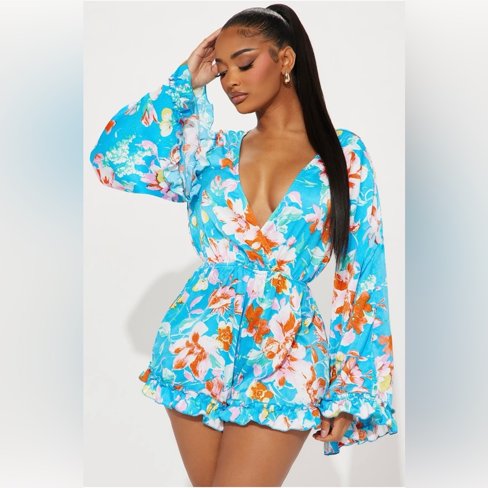 NWTs Fashion Nova Romper. Sz M “Take me away with you romper” Blue Combo